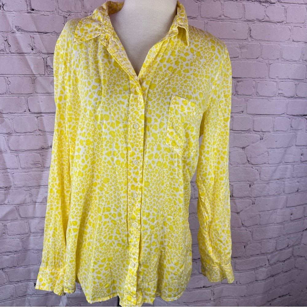 GAP Yellow animal print long sleeve light weight womens L Button Down Shirt